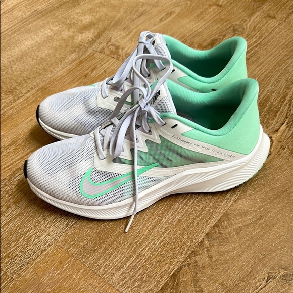 Women’s size 7.5 Nike Quest 3 - Picture 2 of 8